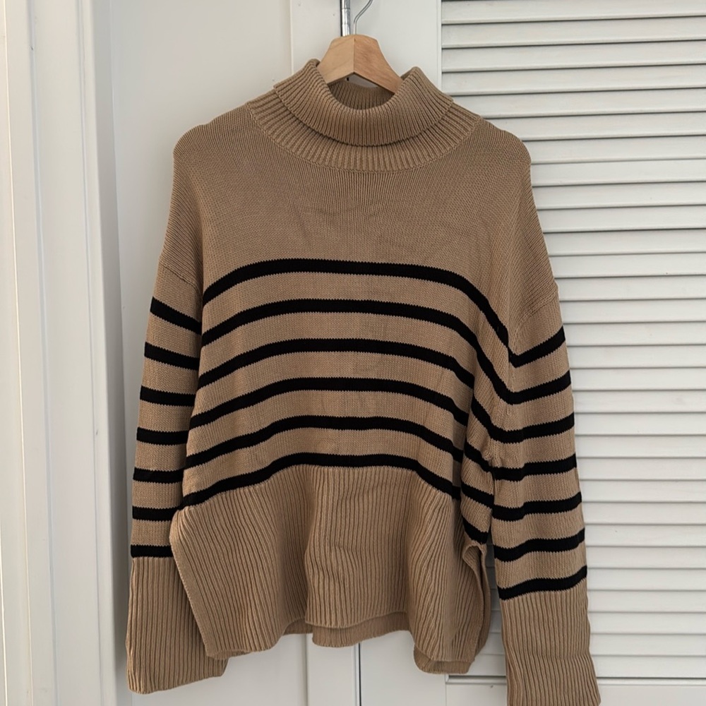 Gap 24/7 Split-Hem Turtleneck Sweater